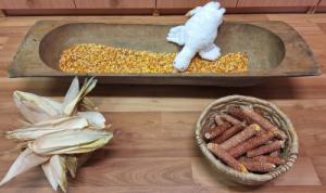 Kukoricamorzsolás a kicsikkel :)