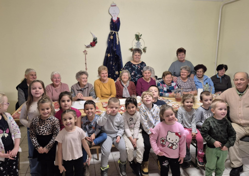 Mézeskalács sütés az Idősek Klubjában